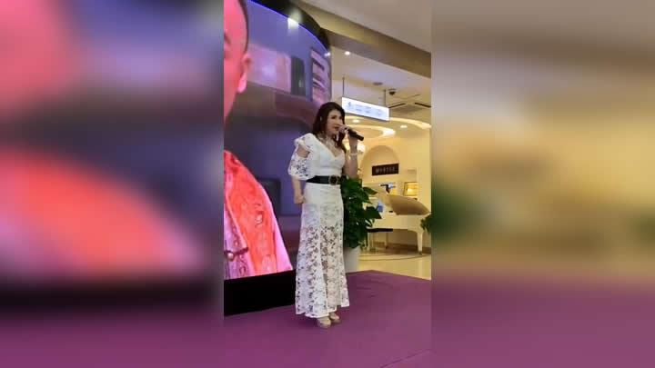 眼熟吗?她就是以前台湾去香港发展的武打女星杨丽青_新浪新闻