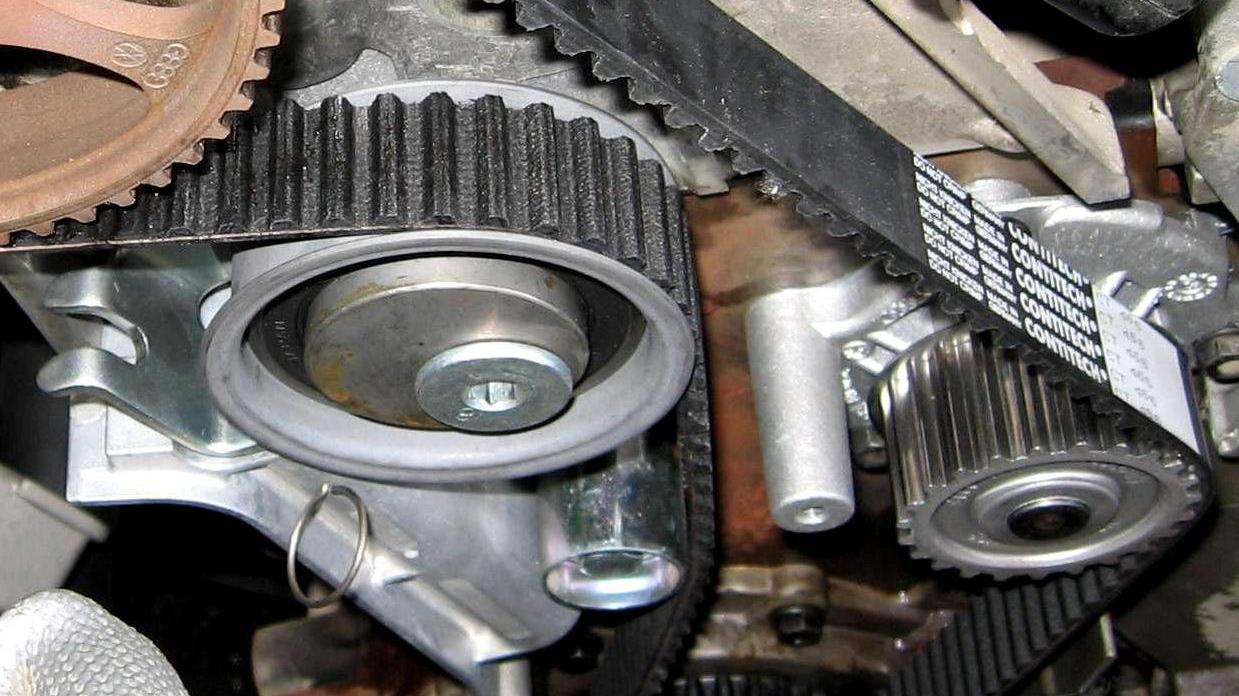 04年宝马是正时链条还是皮带的需要更换吗?