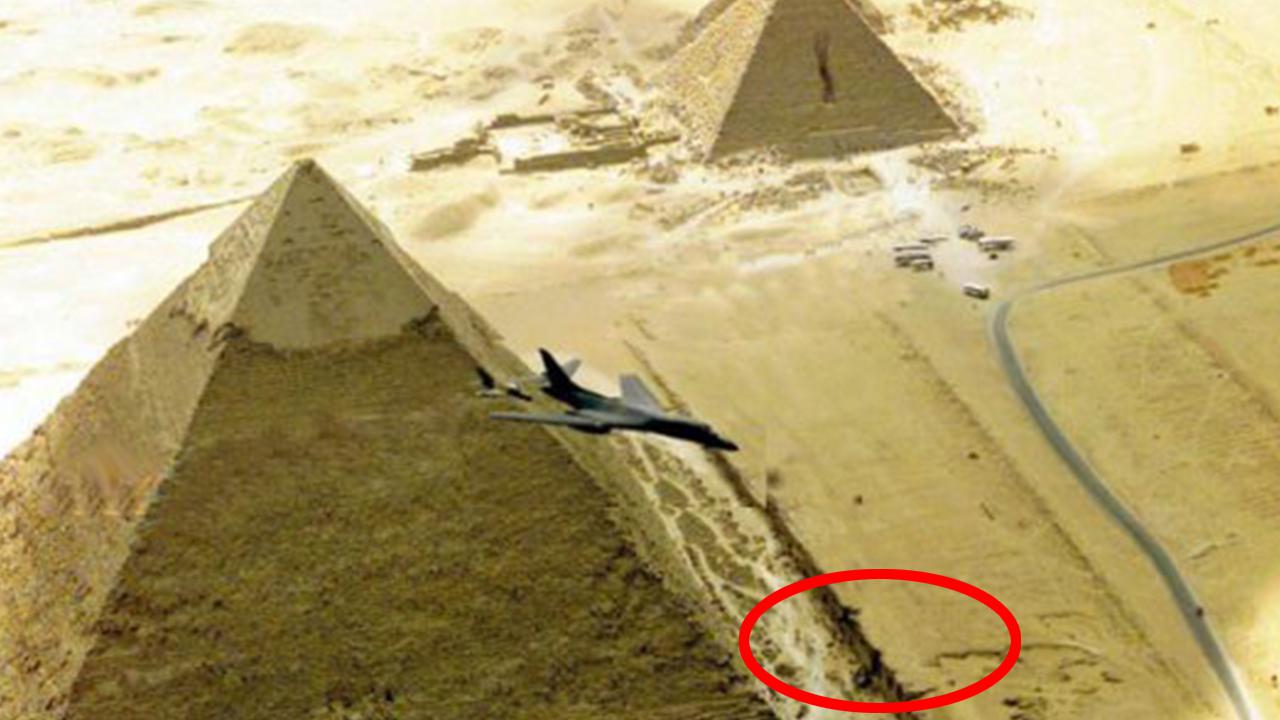 驾驶员飞行时竟看到外星人在建金字塔时空穿越真的存在