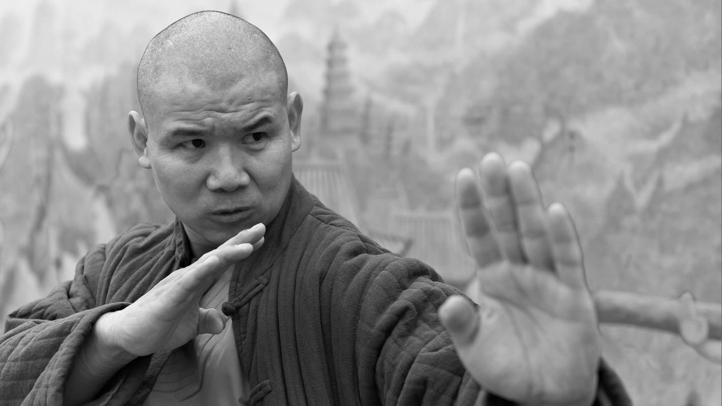 调理脾胃须单举,五劳七伤往后瞧,少林弟子释延孜亲授八段锦