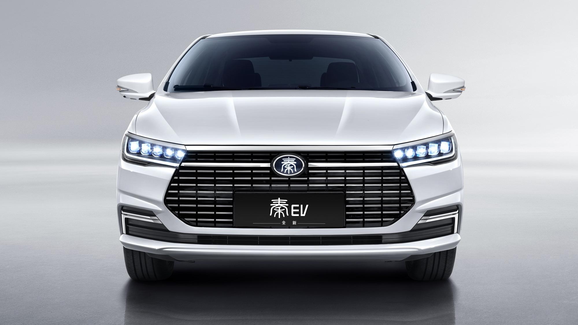 全新比亚迪秦ev官图发布 综合续航可比model 3