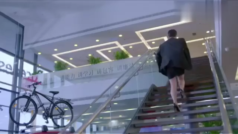 沈师娘开奔驰、欣赏沈先生,我们都能理解,但是