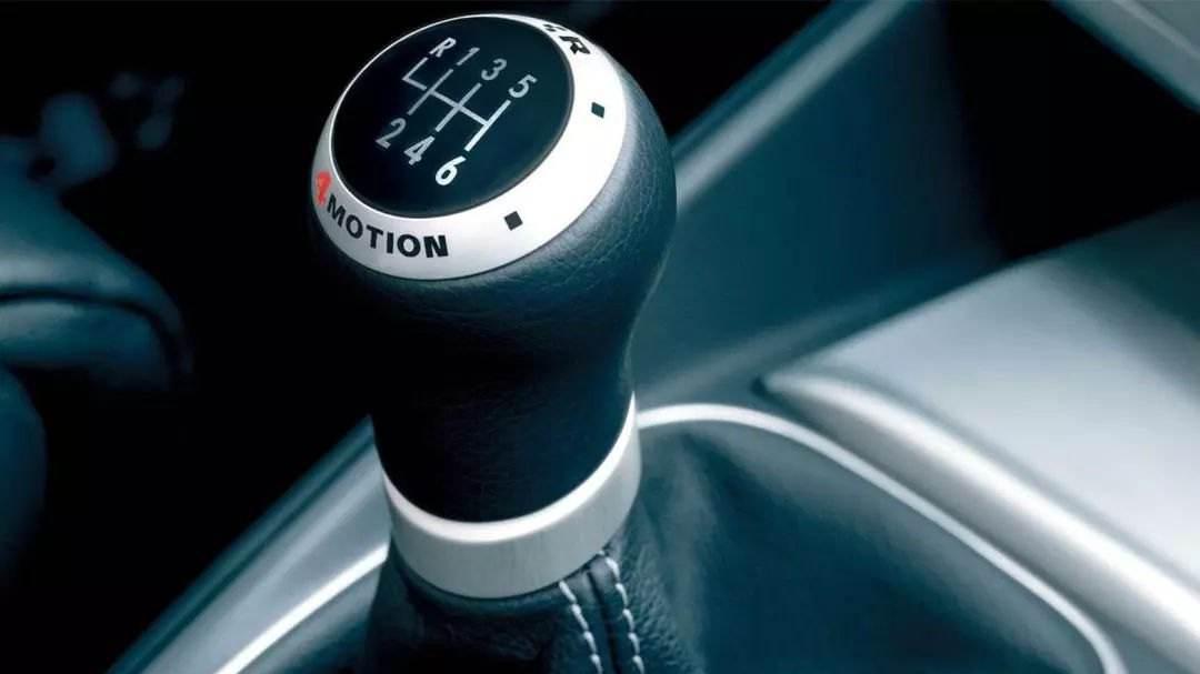 手动挡挂一档有点卡是怎么回事?