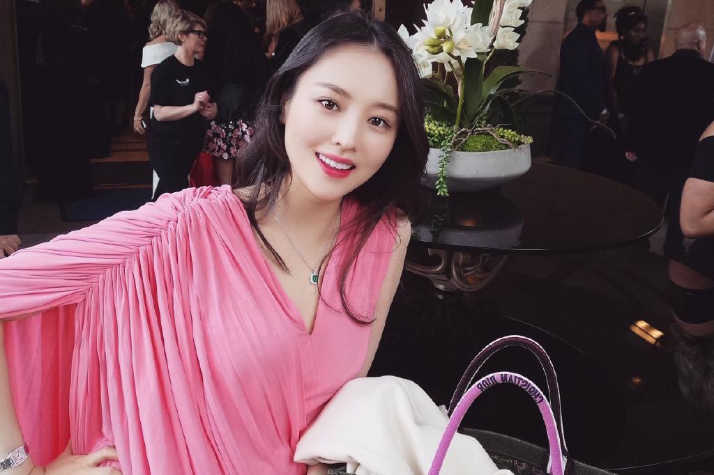 网红美女运动员付佳美迷人写真美照