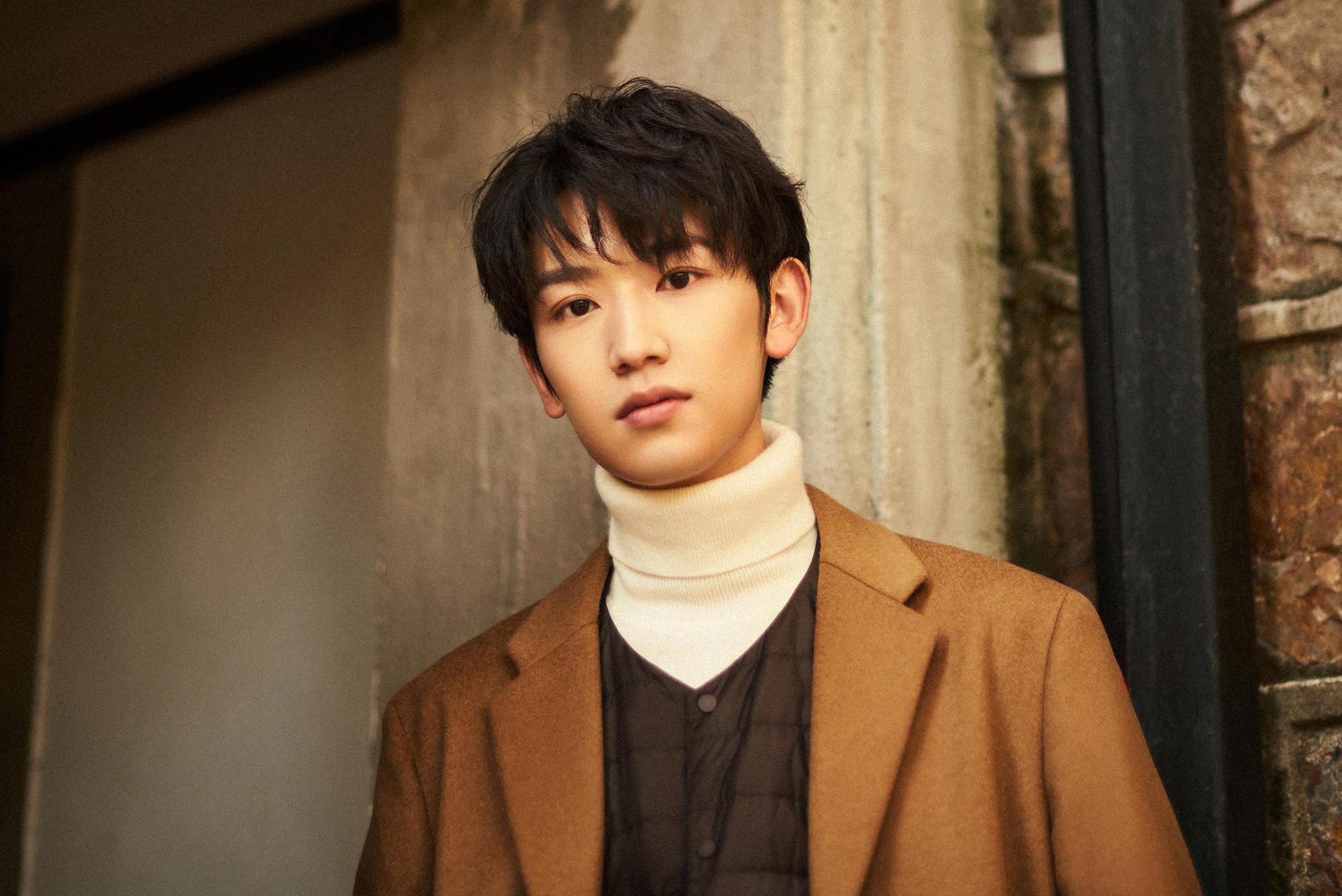 郭丞冬日写真曝光,阳光少年演绎轻复古风