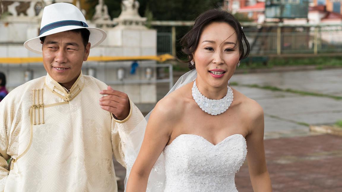 在边境生活的中国小伙,迎娶蒙古姑娘,为啥才半年就后悔了!