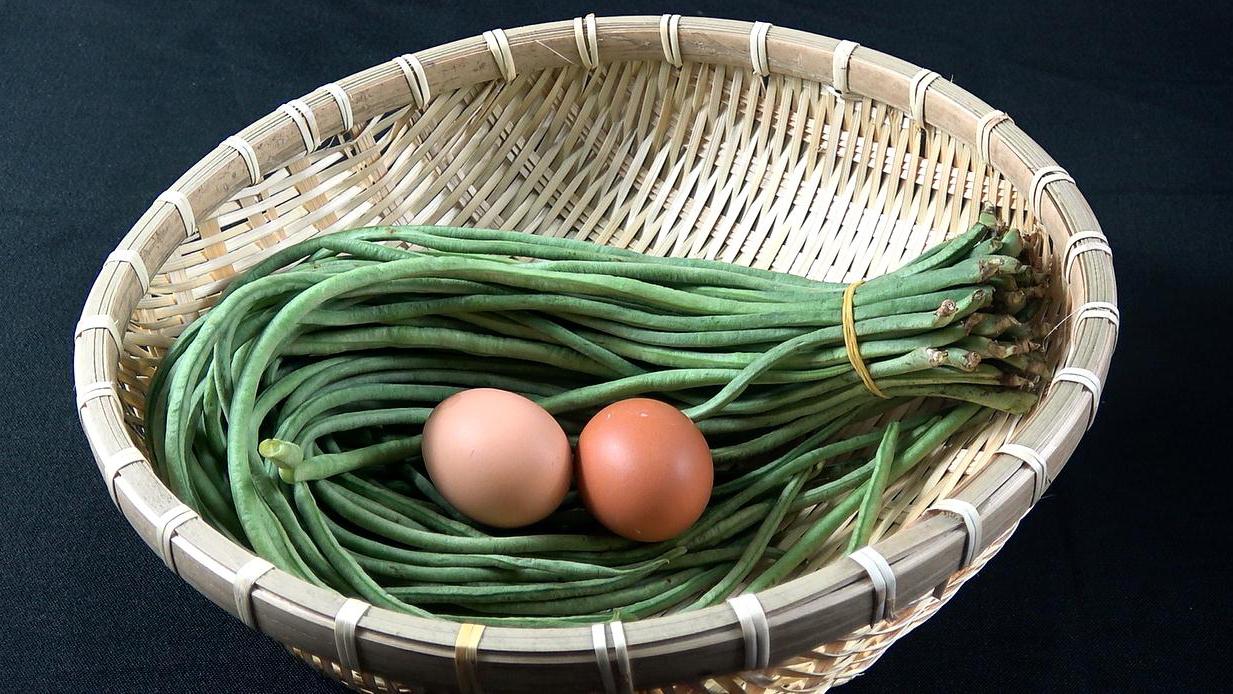 1把线豆,2个鸡蛋,教你秘制做法,这道菜去饭店都吃不到