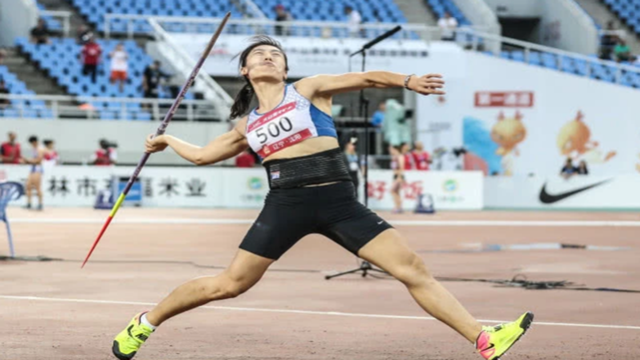 大力士!中国吕会会这一投破纪录让对手绝望了,测量尺都不够量了