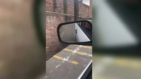 新手学车:科目二左倒库技巧讲解,简单易懂!