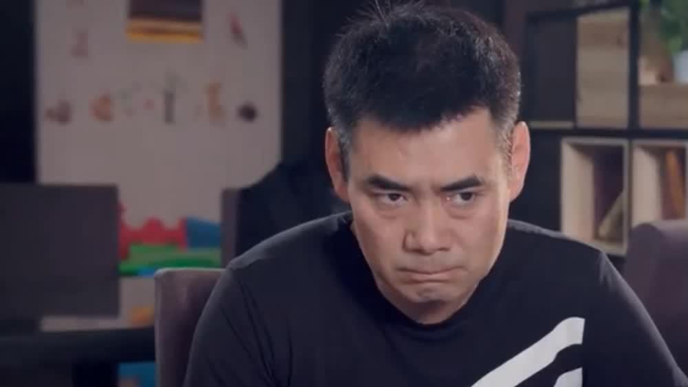 陈翔六点半:看着家里闪光灯闪烁不停，为什么茅台会哭的撕心裂肺