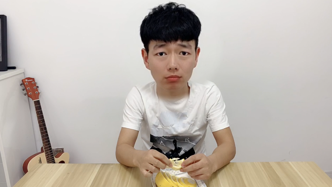 vlog#刘半仙解说vlog第八期:无表情吃柠檬太简单