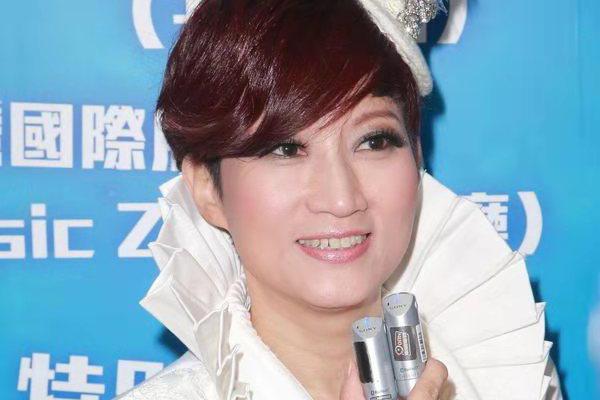 52岁唐韦琪为事业仍未婚,自资做教育培训不为虚名,终得外界认可