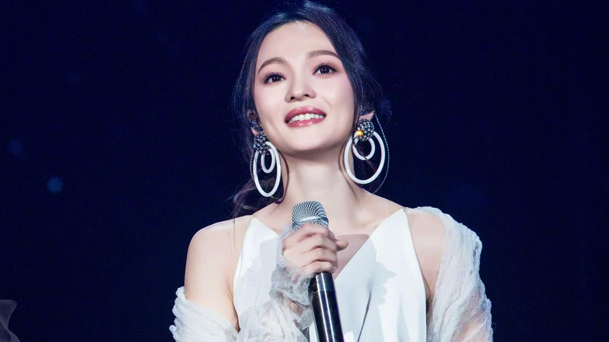 青春回忆杀,张韶涵经典歌曲《淋雨一直走》,满满正能量