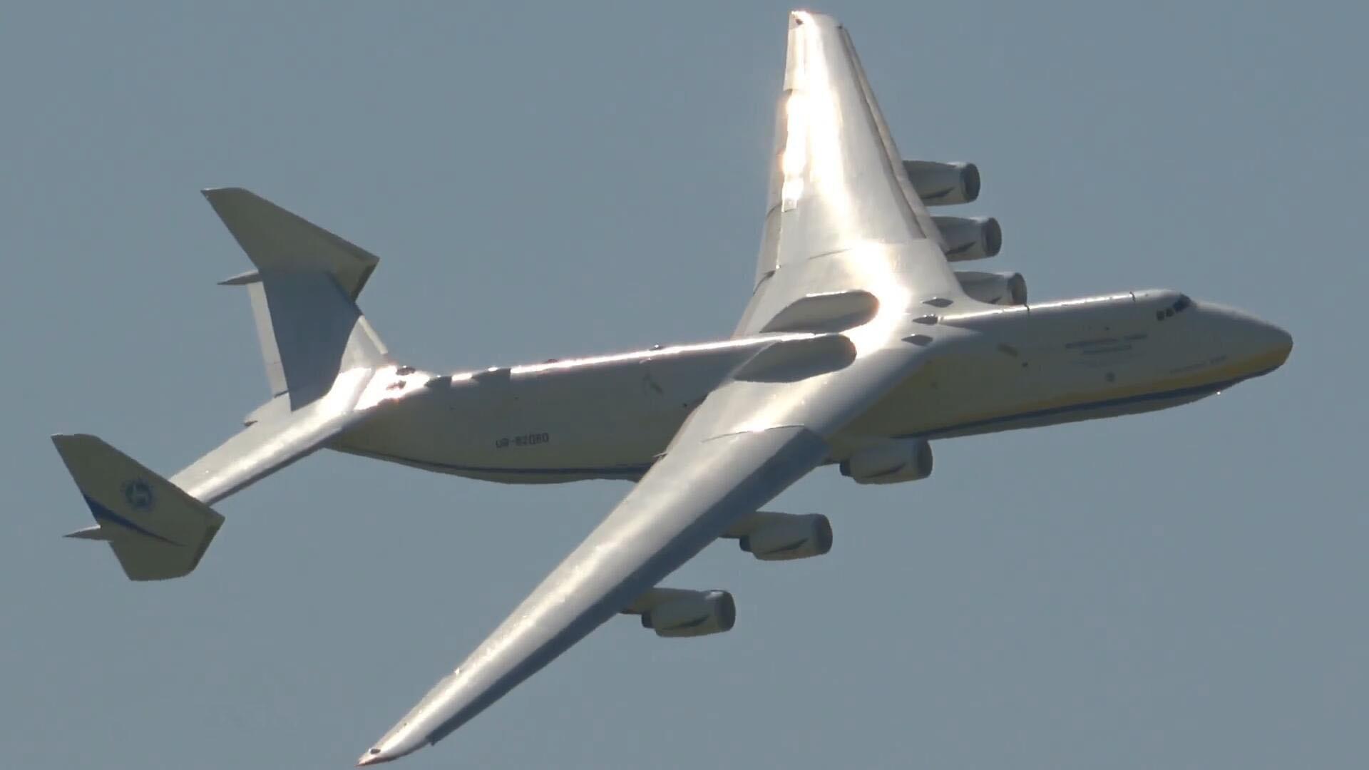 乌克兰安-225运输机,起飞进行飞行表演,堪称飞机中的巨无霸!