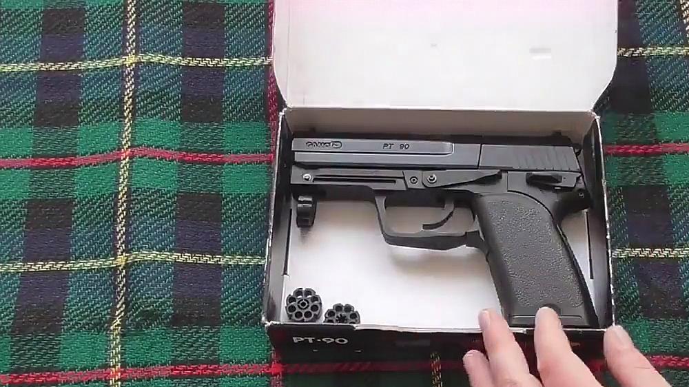 开箱一个气枪版pt90手枪 弹供弹 这射击的声音真是太美妙了 开箱一个气枪版pt90手枪 弹供弹 这射击的声音真是太美妙了