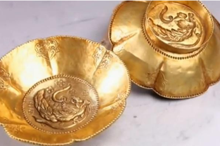 男子找朋友买两个金碗,花了三百万,专家:先吃药,怕你受不了|金碗|鉴宝|鉴宝节目_新浪新闻