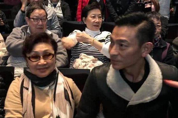 91岁粤剧名伶传意外跌伤无法大办生日宴,与任剑辉组合成经典绝唱|白驹荣|白雪仙|任剑辉_新浪新闻