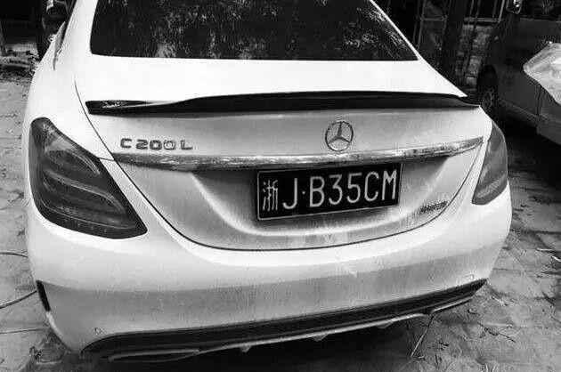 比如上面这辆奔驰汽车的车牌:浙j·b35cm