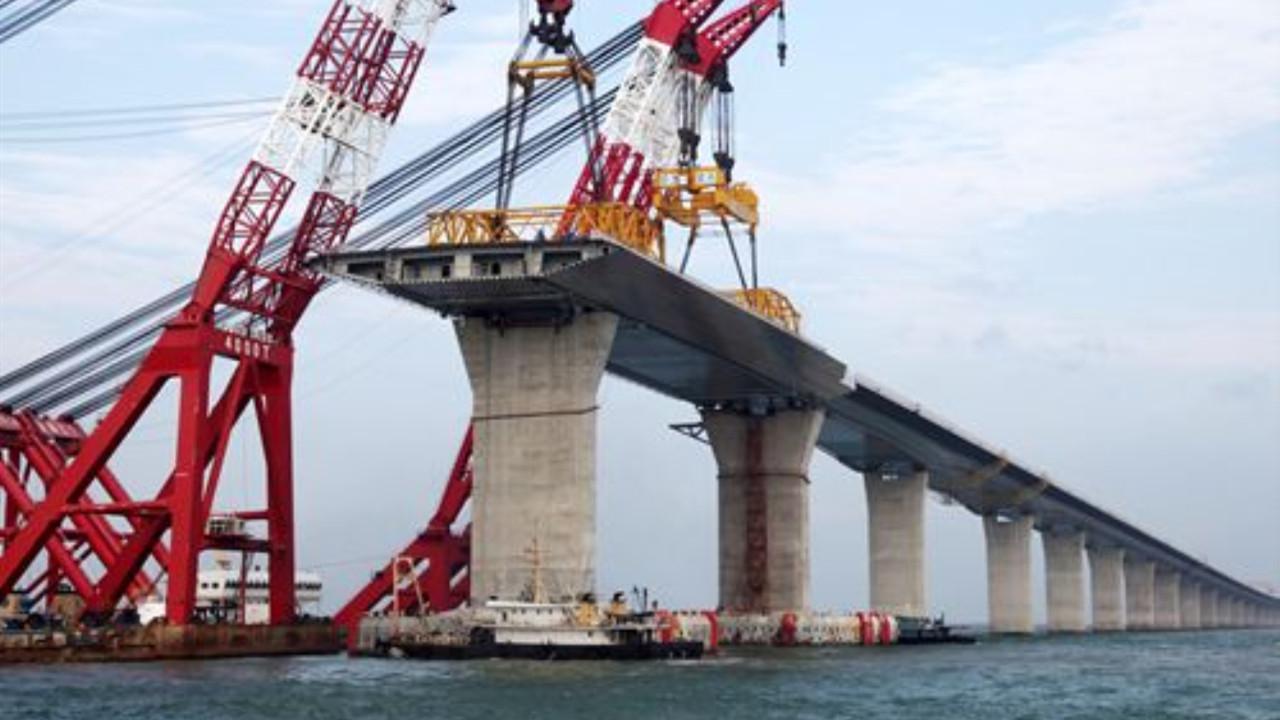 港珠澳大桥施工9年,600人受伤10人牺牲?网友:向英雄致敬