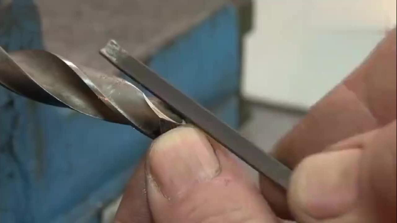 多年经验的老师傅教你一个磨钻头小技巧又学到了一招