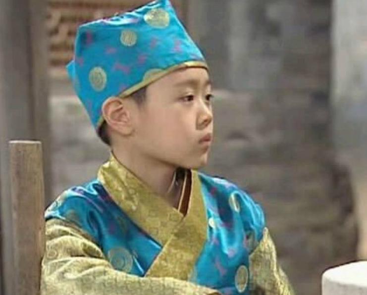 除了上面这位哈佛大学的法学博士攻读者李乐衡之外,莫小贝的扮演者王