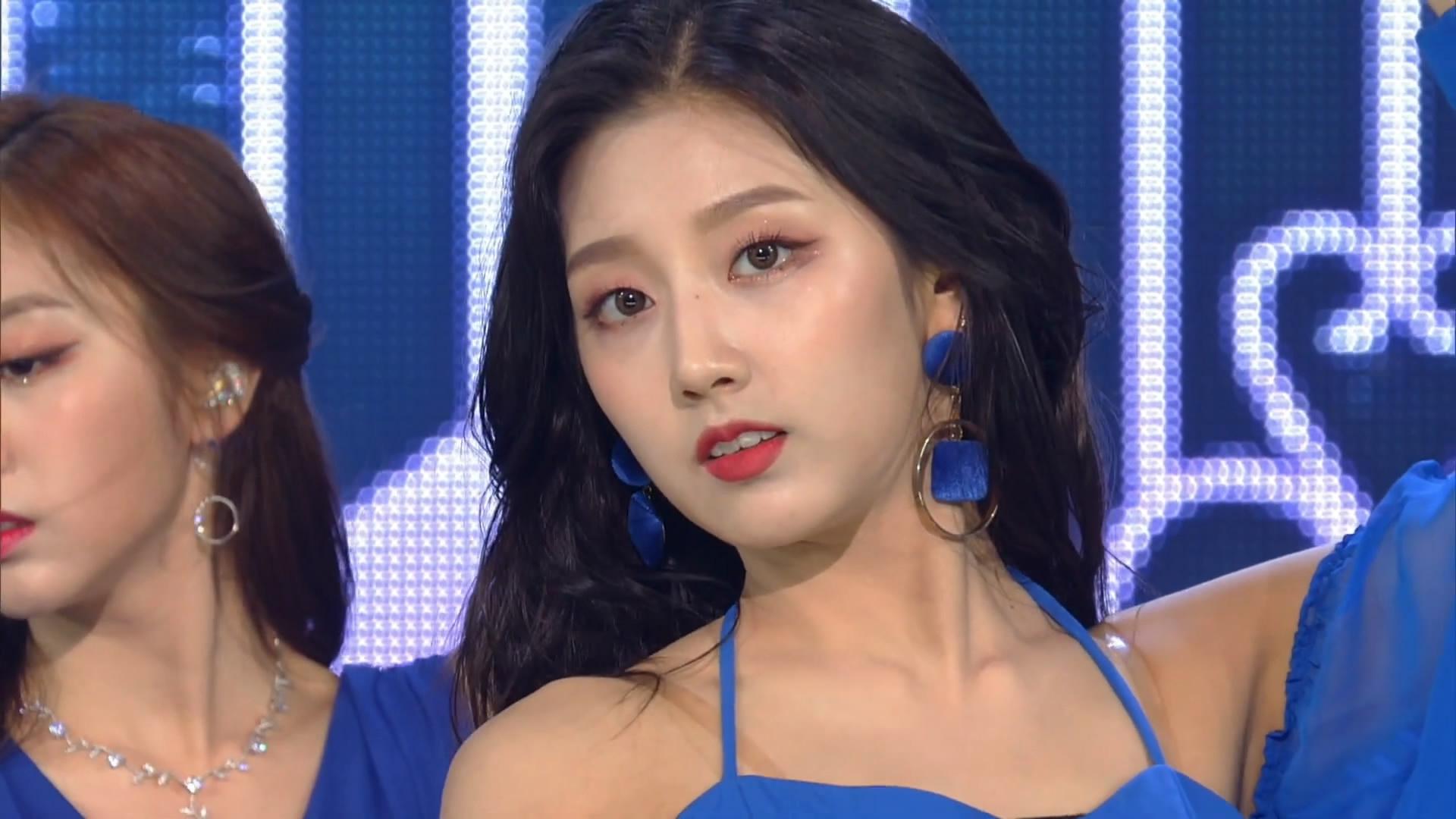 女团lovelyz回归新舞台,蓝衣美梨太绝美了