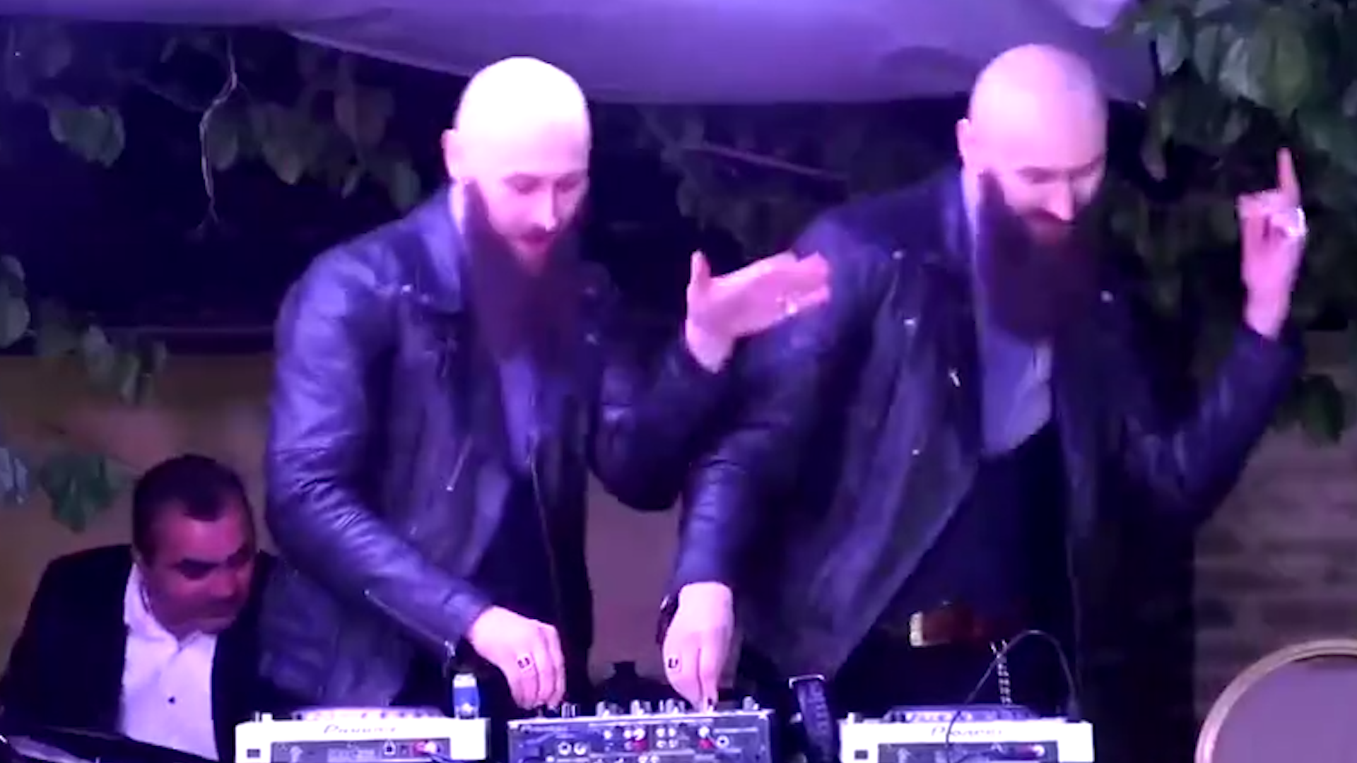 玄冥二老打碟dj嗨爆,现场蹦迪超尴尬,网友:玩毁我童年啊