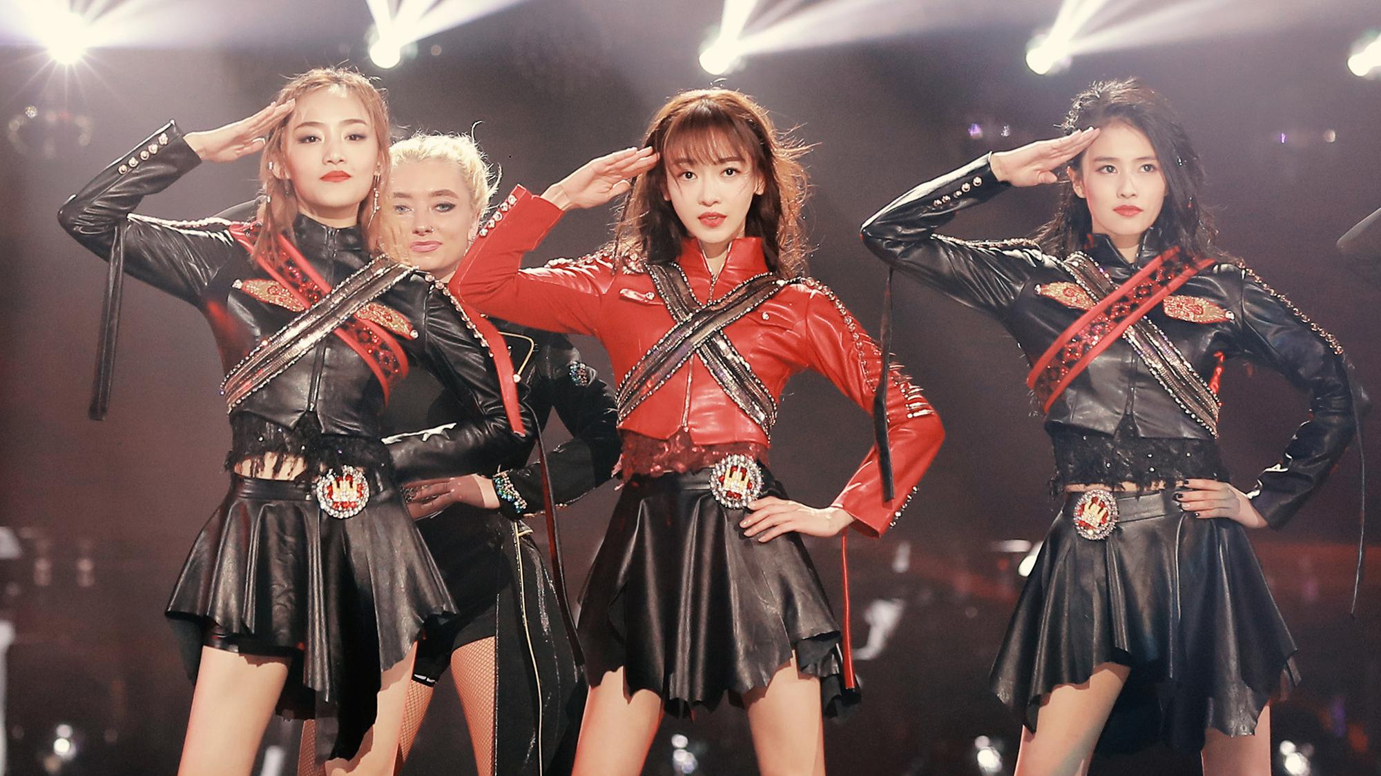 东方卫视跨年演唱会:令妃娘娘吴谨言短裙热舞开场!