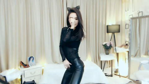 性感美女热舞,黑衣皮裤太劲爆,不亏是斗鱼一姐!