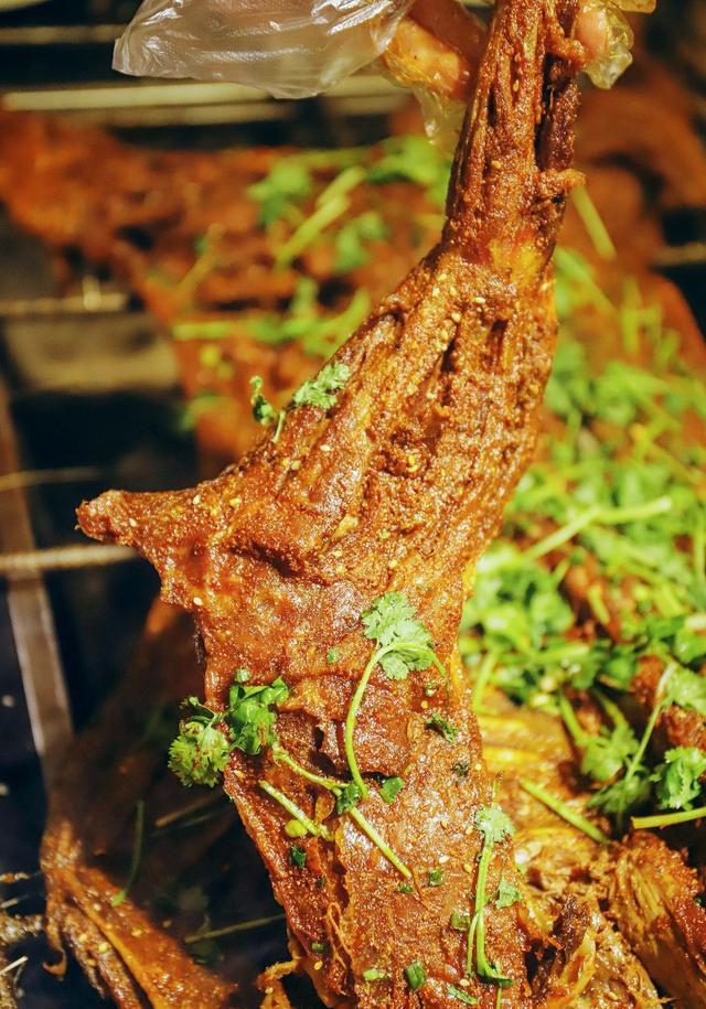 3000㎡超美夜景烤全羊!让无数重庆人都失控,一口就上瘾!