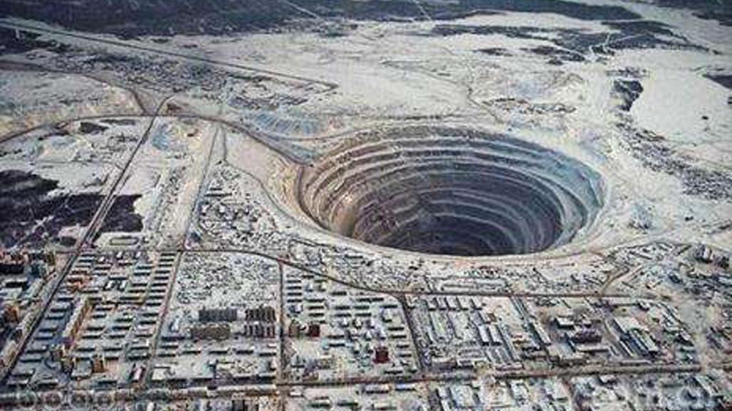 人类用23年才挖到地下10000米为什么停止了看来秘密瞒不住了