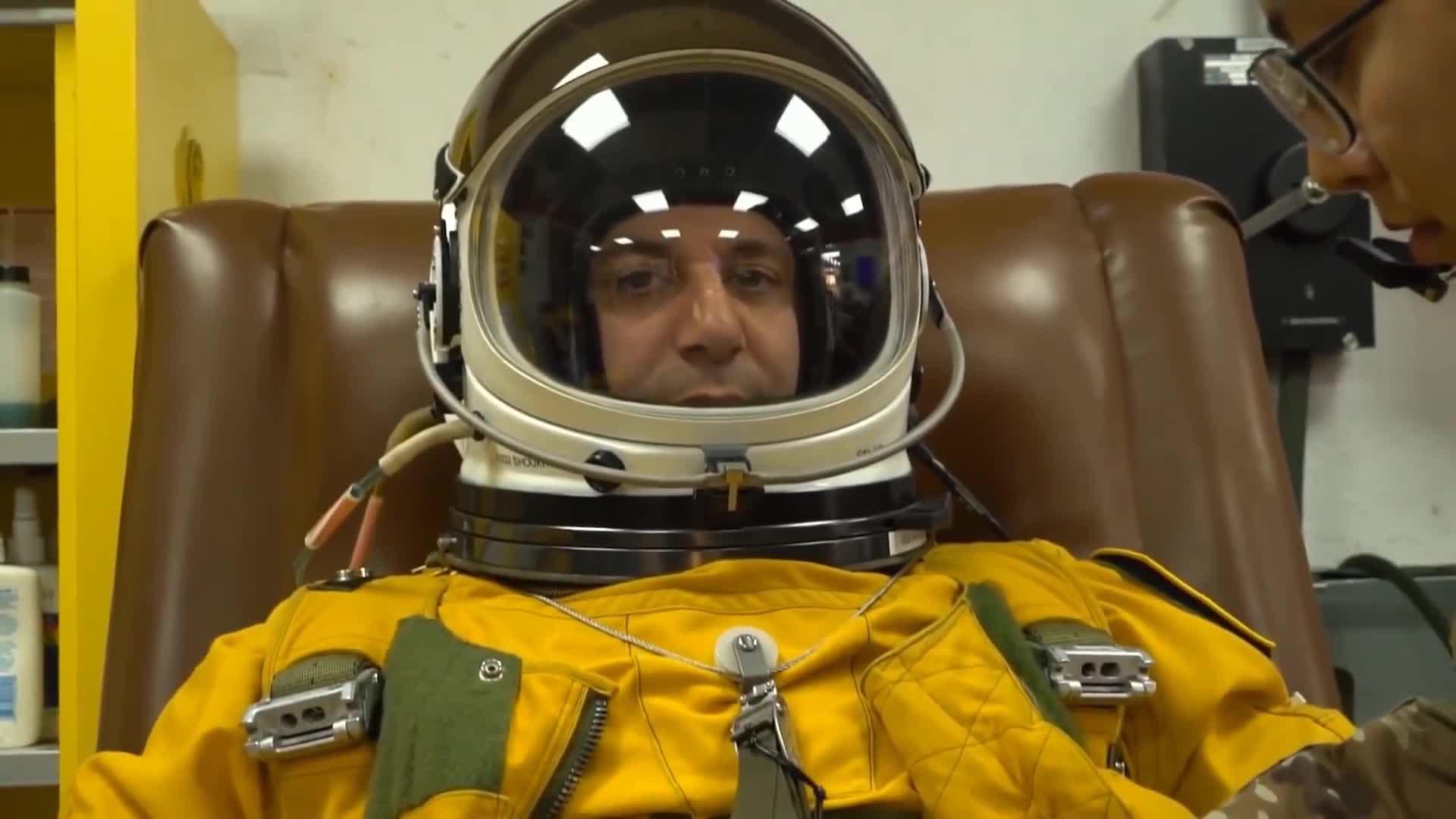 飞行高度两万米的u2侦察机,飞行员穿荷压服感觉比宇航服还麻烦