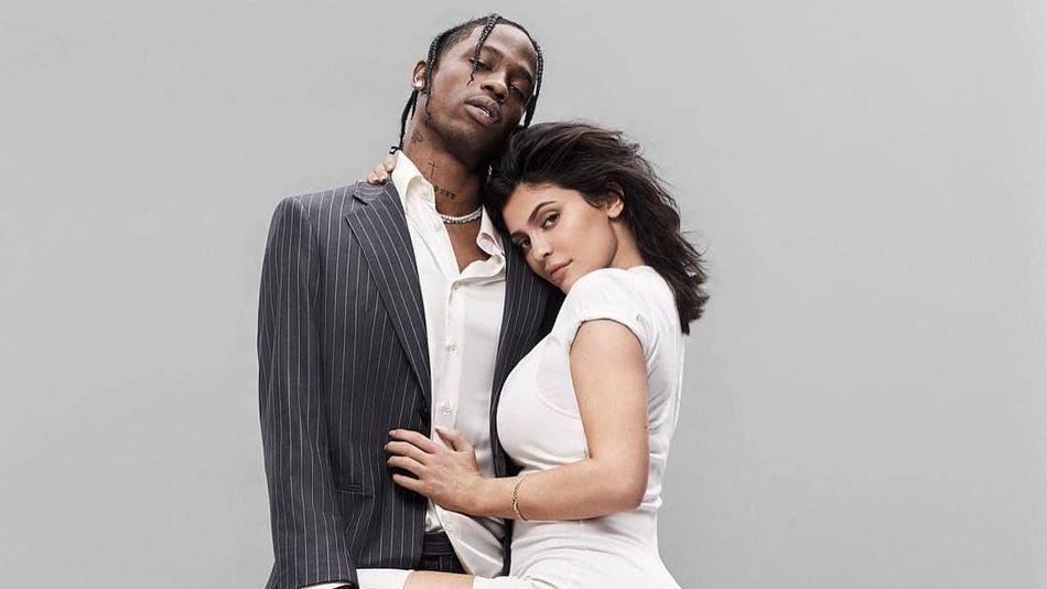 凯莉·詹娜前往超级碗现场,为老公的超级碗演出加油助阵