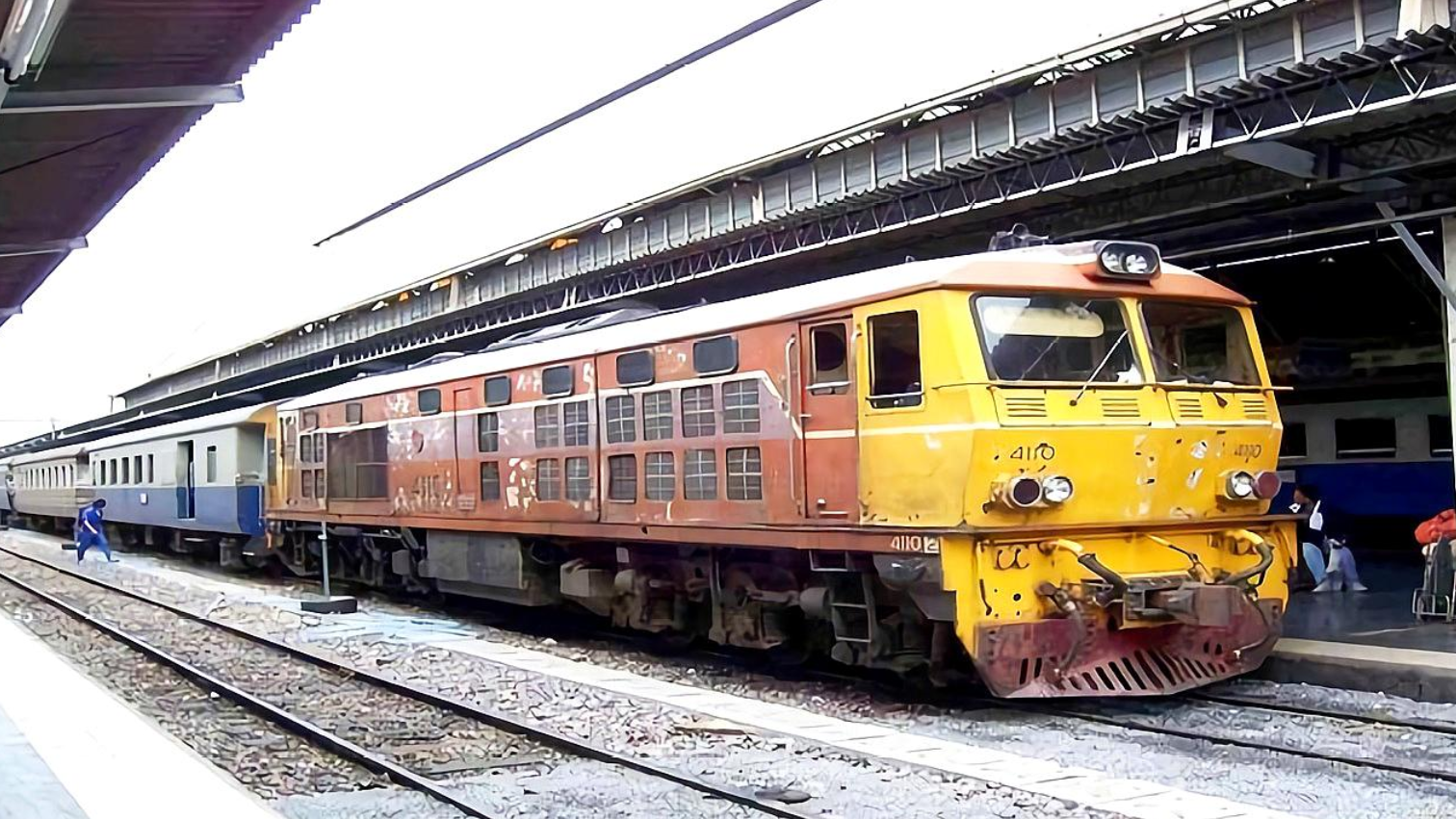 泰国出啥事了?500节火车连夜驶入我国,印度人羡慕啊