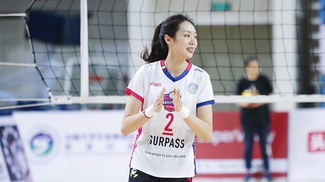 樊响!美女二传教你排球的战术手势!