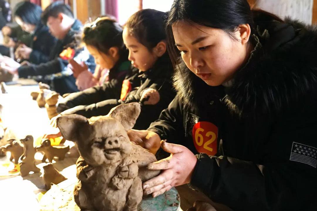 【新春走基层】捏只“憨猪”贺新年|憨猪|泥塑|浚县|鹤壁市|郭戈_新浪新闻