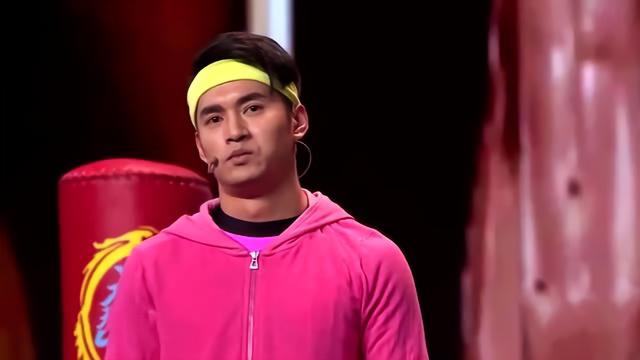 文松健身房尬舞,拳击教练不服气,两人较量一番,结果文松赢了