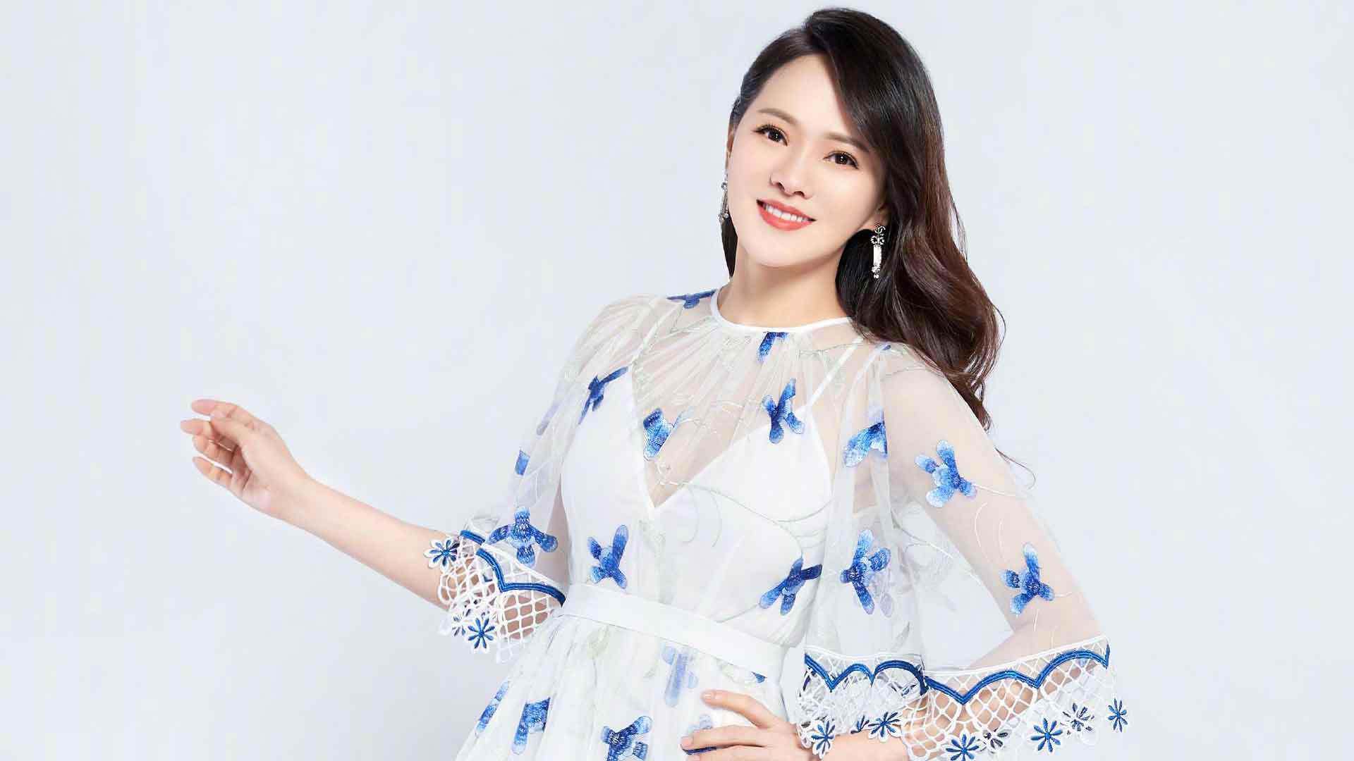 伊能静回应此前"卖课程"质疑并向网友道歉,称会虚心学习和改进