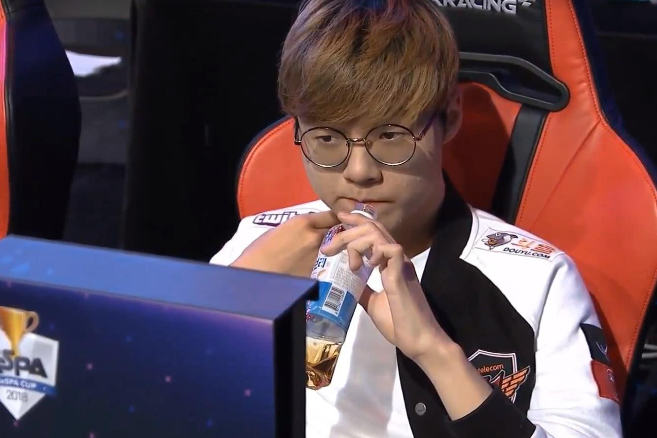 skt新阵容止步kespa杯八强,落败后teddy目光呆滞!让人心疼