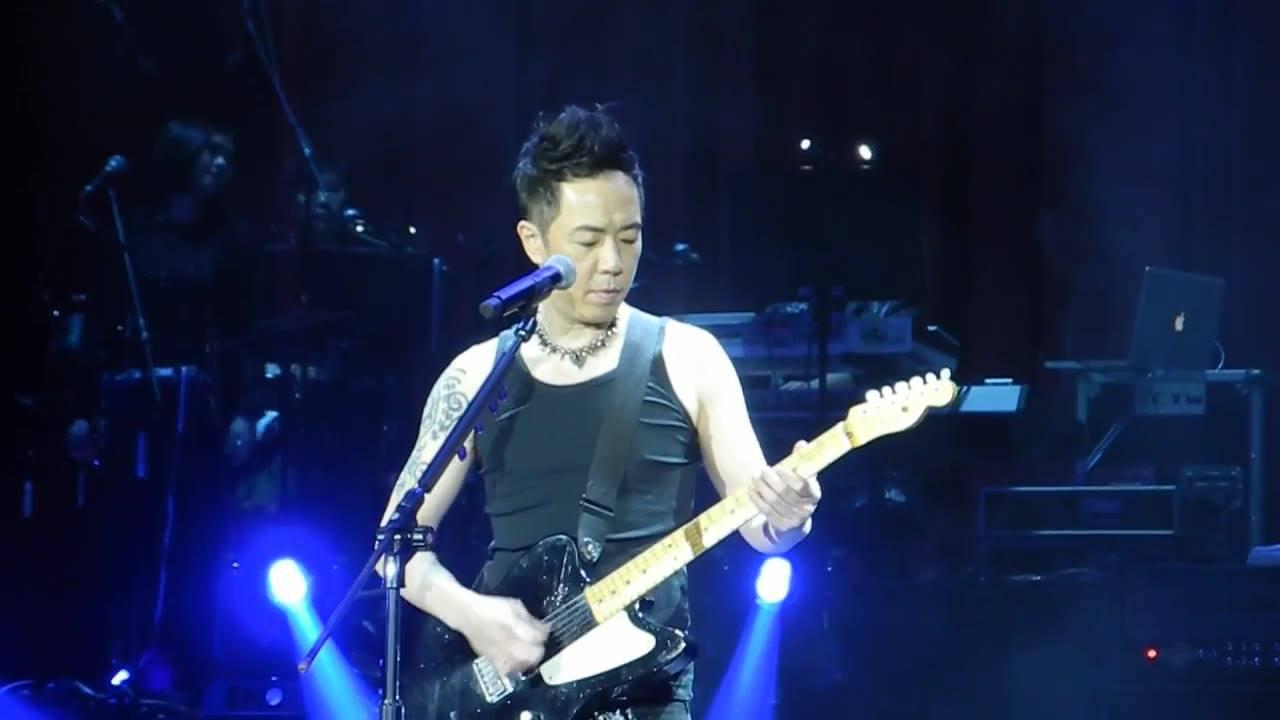 黄贯中《海阔天空》前奏响起就被感动了,结尾的solo无人超越