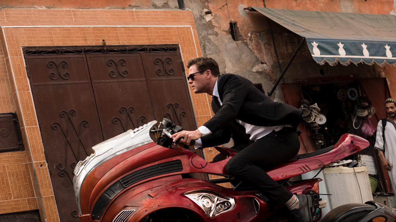 锤哥只会玩锤子《黑衣人全球追缉》锤哥摩托骑得比锤子溜多了