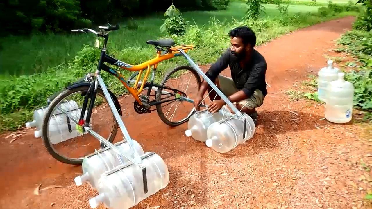 牛人改造出一辆水上行驶的自行车看看会不会沉底