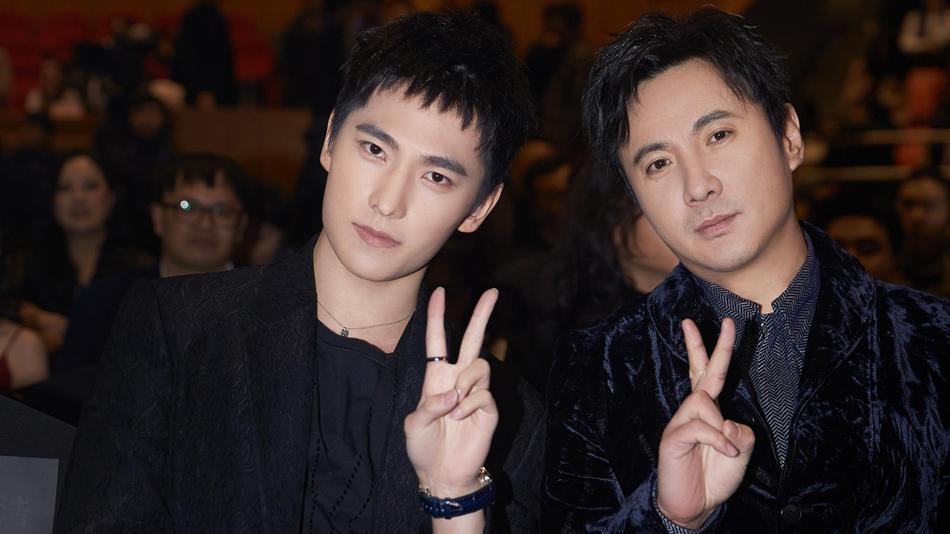 军艺校草杨洋沈腾合影 老干部式比v了解一下