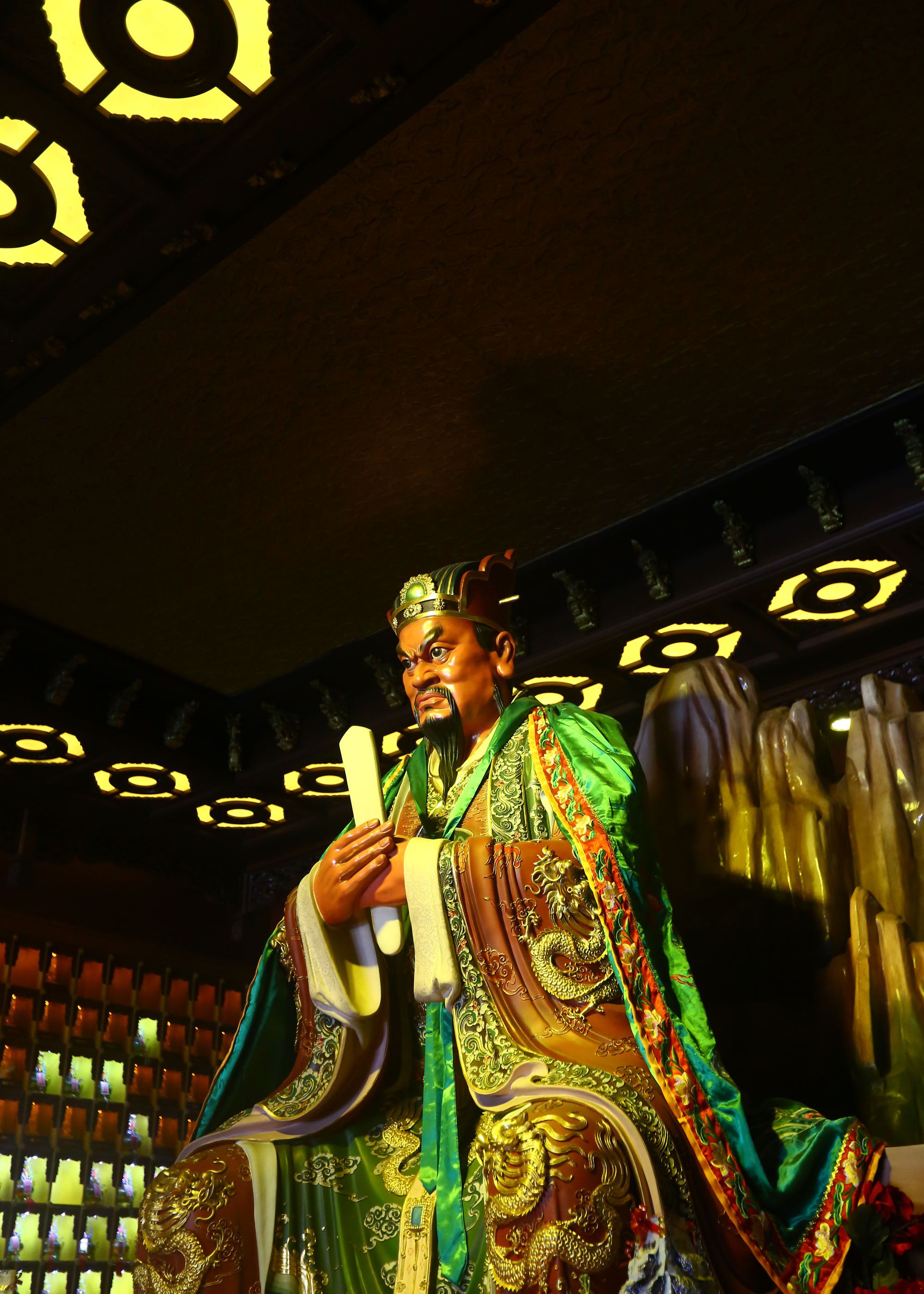 一曲《财神到》儿歌,又在耳畔响起,像三亚冬日热情的阳光,透亮尘世