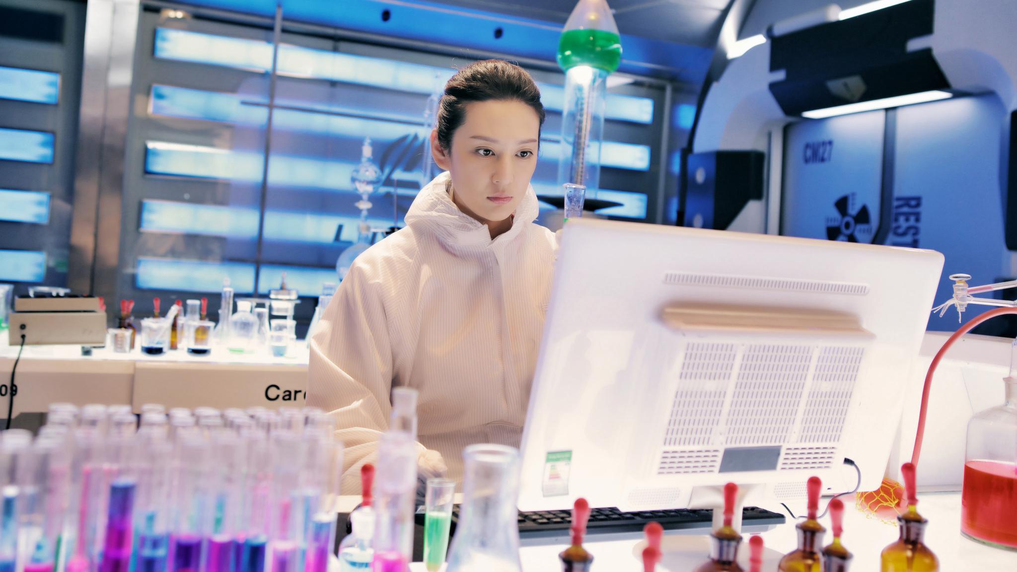 百变演员张澎澎出演《最强狂兵》 首次解锁高知女性形象