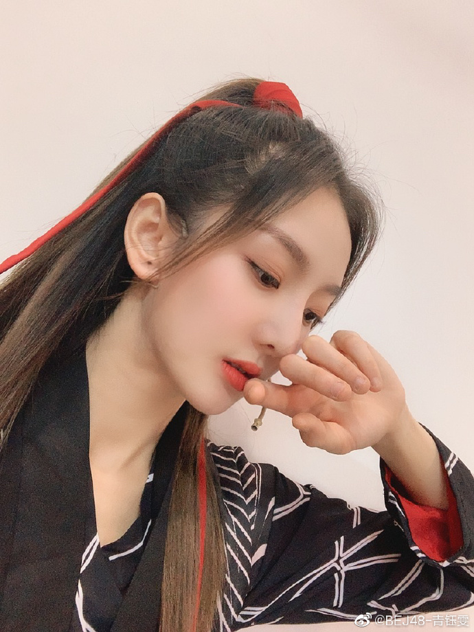 偶像女团bej48青钰雯美少女晒古装写真美照