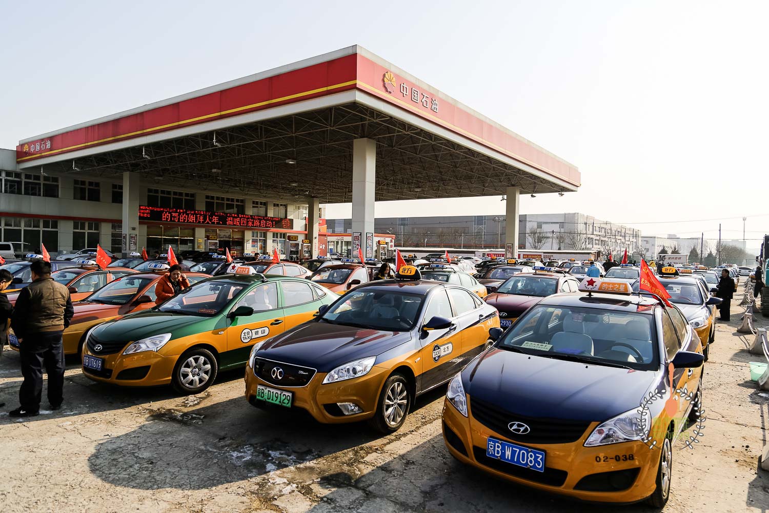北汽新能源助力北京出租汽车行业温暖回家路活动