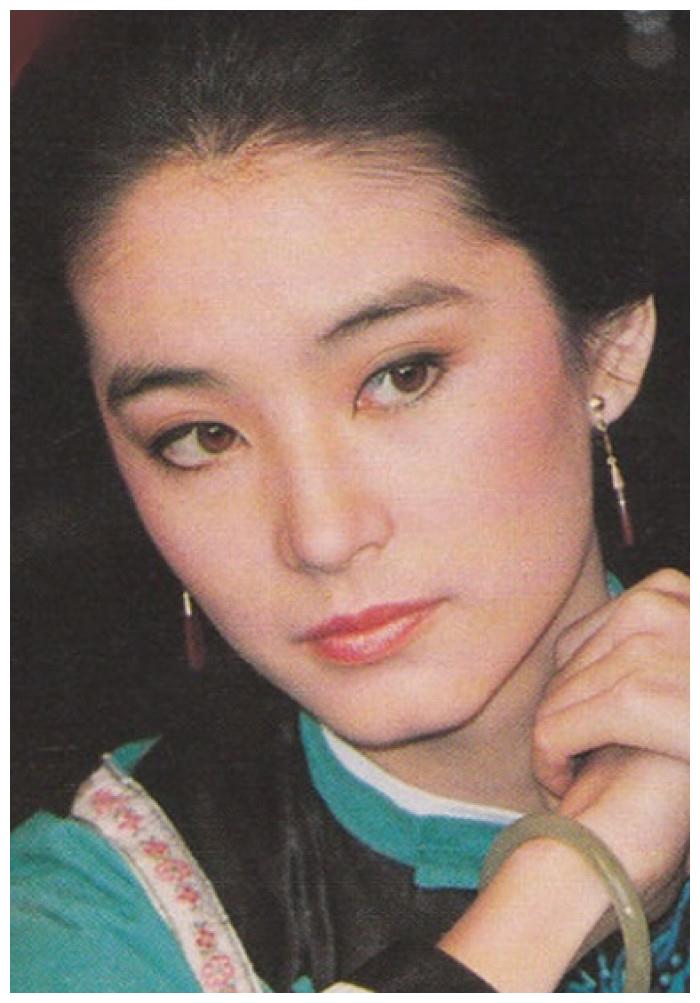 林青霞3个女儿,没有一个和她长得像的,反而是她跟林青霞最像
