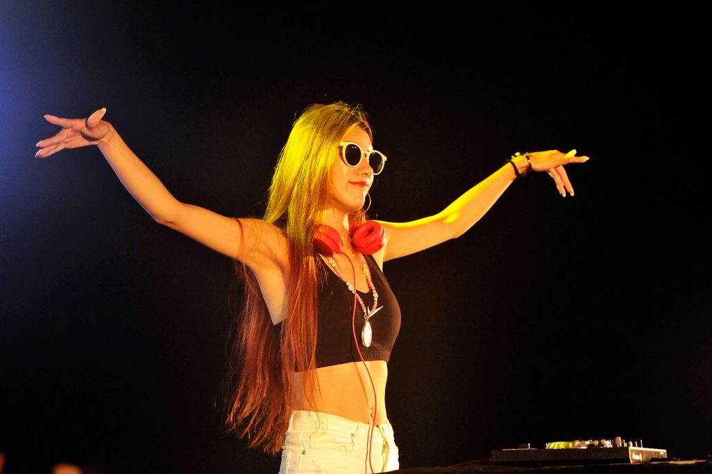 龙湾嗨海季落幕,众多活动吸引游人,美女dj激情嗨翻潮音节|龙湾|音节