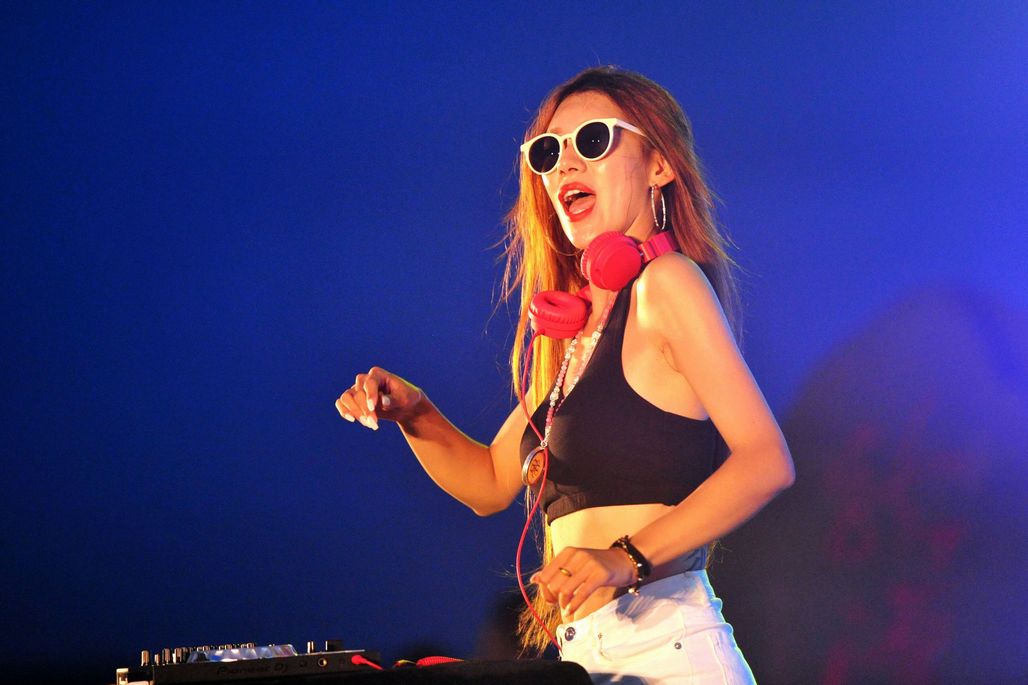 龙湾嗨海季落幕,众多活动吸引游人,美女dj激情嗨翻潮音节|龙湾|音节